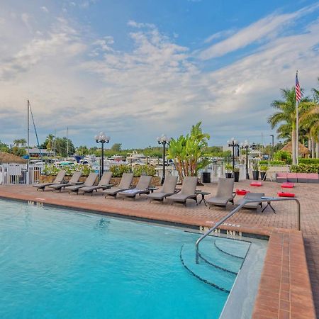 All-New Waterfront With Balcony,Pool,Tiki Bar,Gym Sarasota Exteriör bild