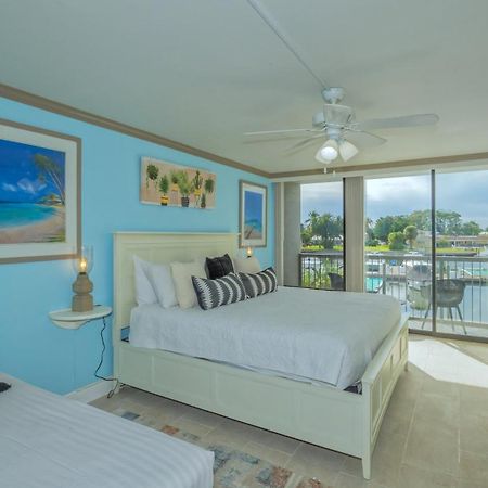 All-New Waterfront With Balcony,Pool,Tiki Bar,Gym Sarasota Exteriör bild