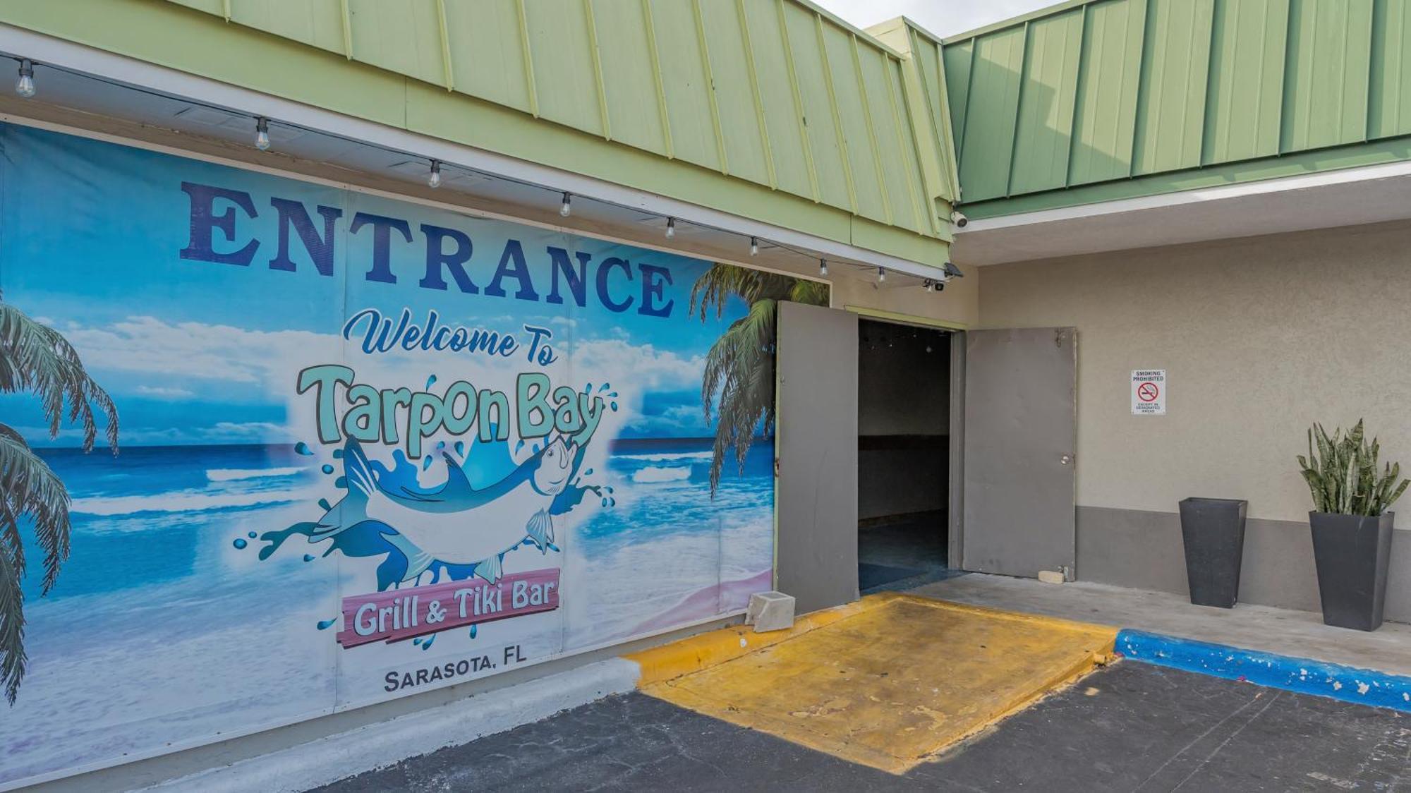All-New Waterfront With Balcony,Pool,Tiki Bar,Gym Sarasota Exteriör bild