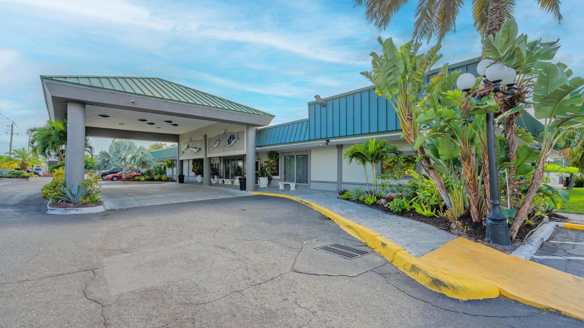 All-New Waterfront With Balcony,Pool,Tiki Bar,Gym Sarasota Exteriör bild