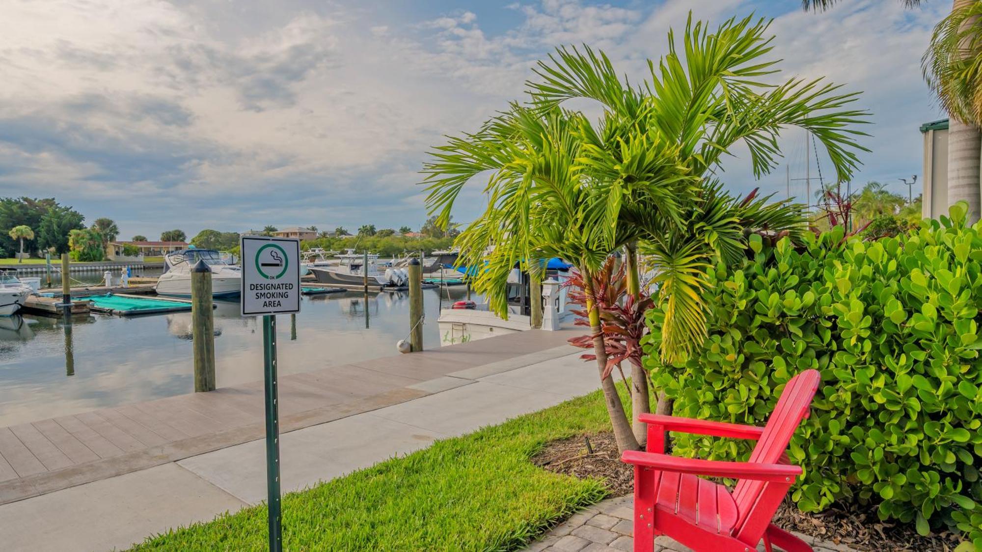 All-New Waterfront With Balcony,Pool,Tiki Bar,Gym Sarasota Exteriör bild