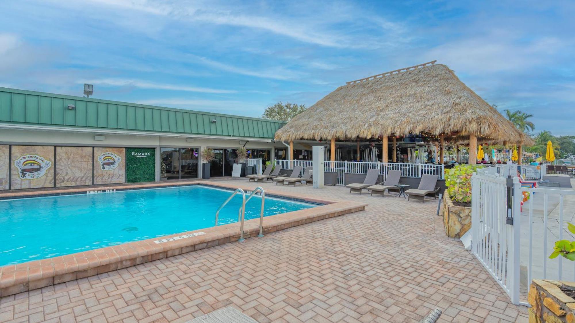 All-New Waterfront With Balcony,Pool,Tiki Bar,Gym Sarasota Exteriör bild