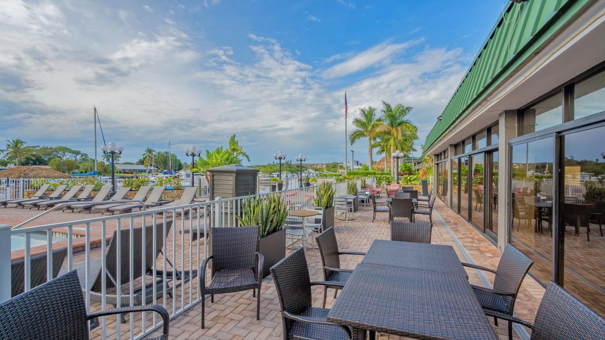 All-New Waterfront With Balcony,Pool,Tiki Bar,Gym Sarasota Exteriör bild