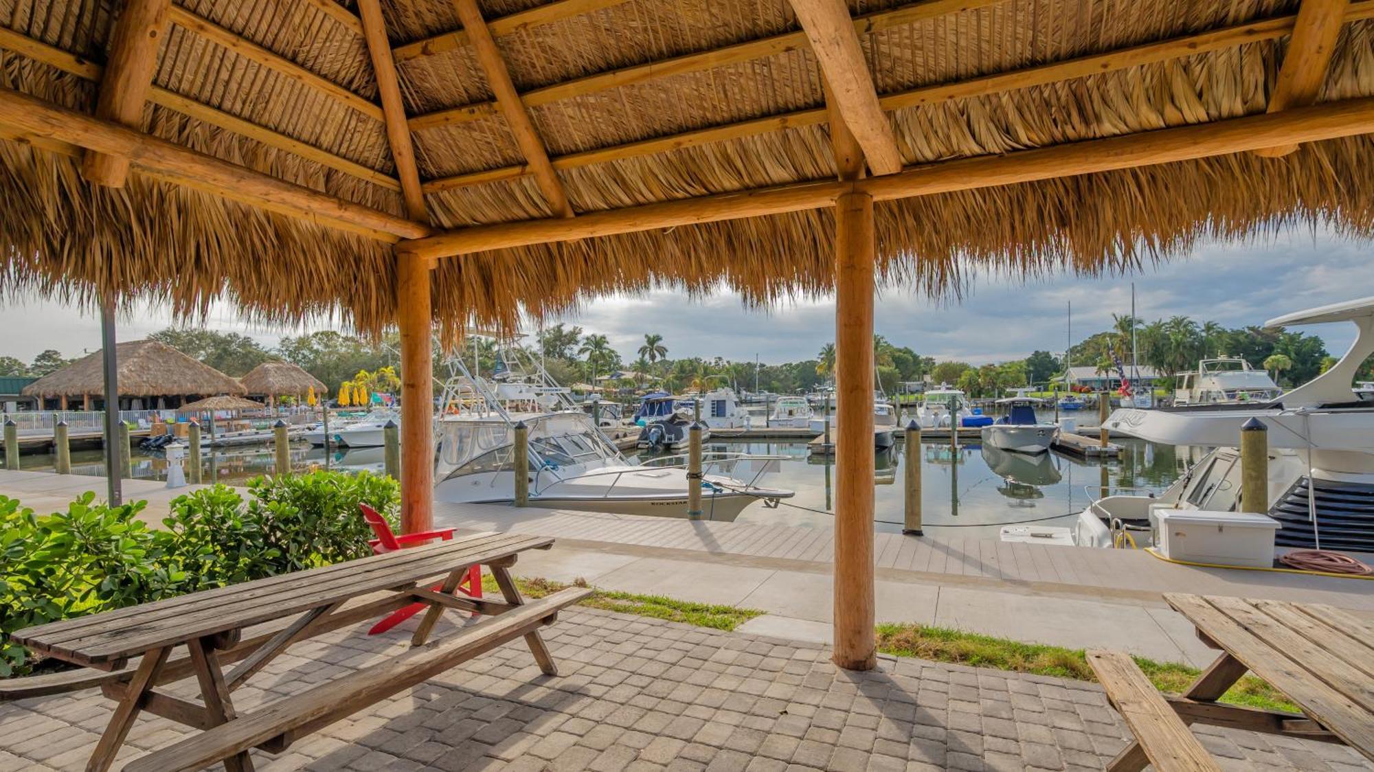 All-New Waterfront With Balcony,Pool,Tiki Bar,Gym Sarasota Exteriör bild