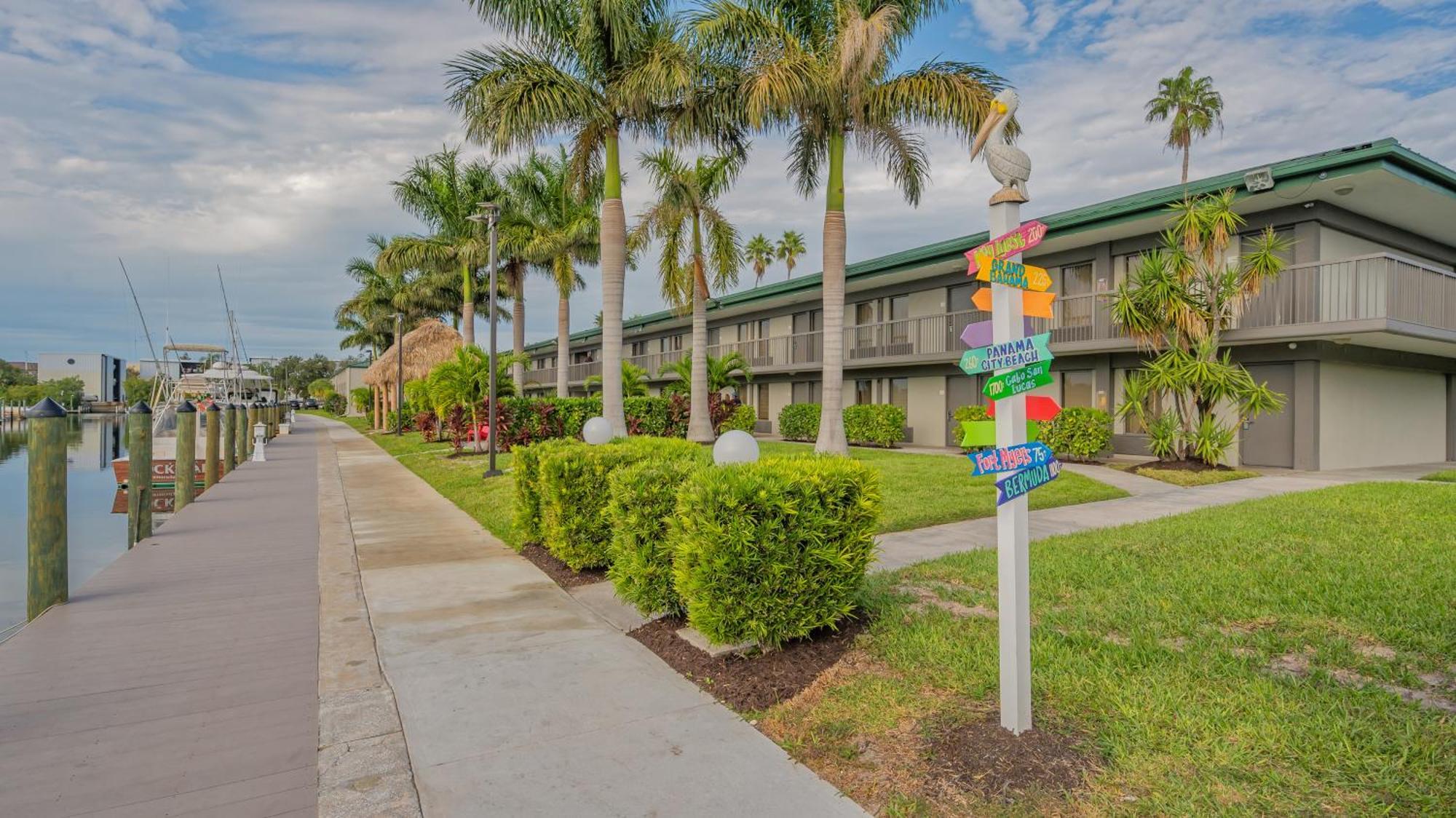 All-New Waterfront With Balcony,Pool,Tiki Bar,Gym Sarasota Exteriör bild