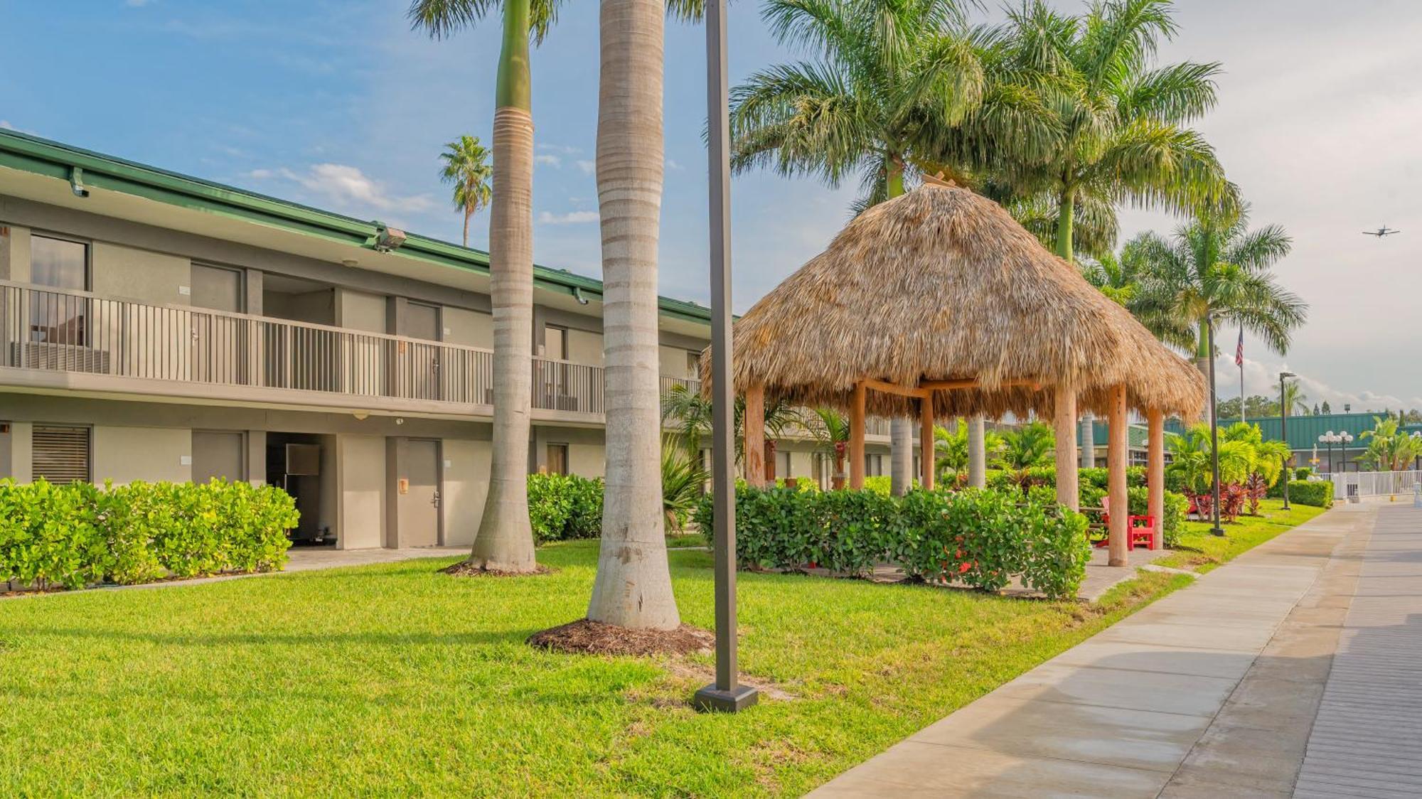 All-New Waterfront With Balcony,Pool,Tiki Bar,Gym Sarasota Exteriör bild