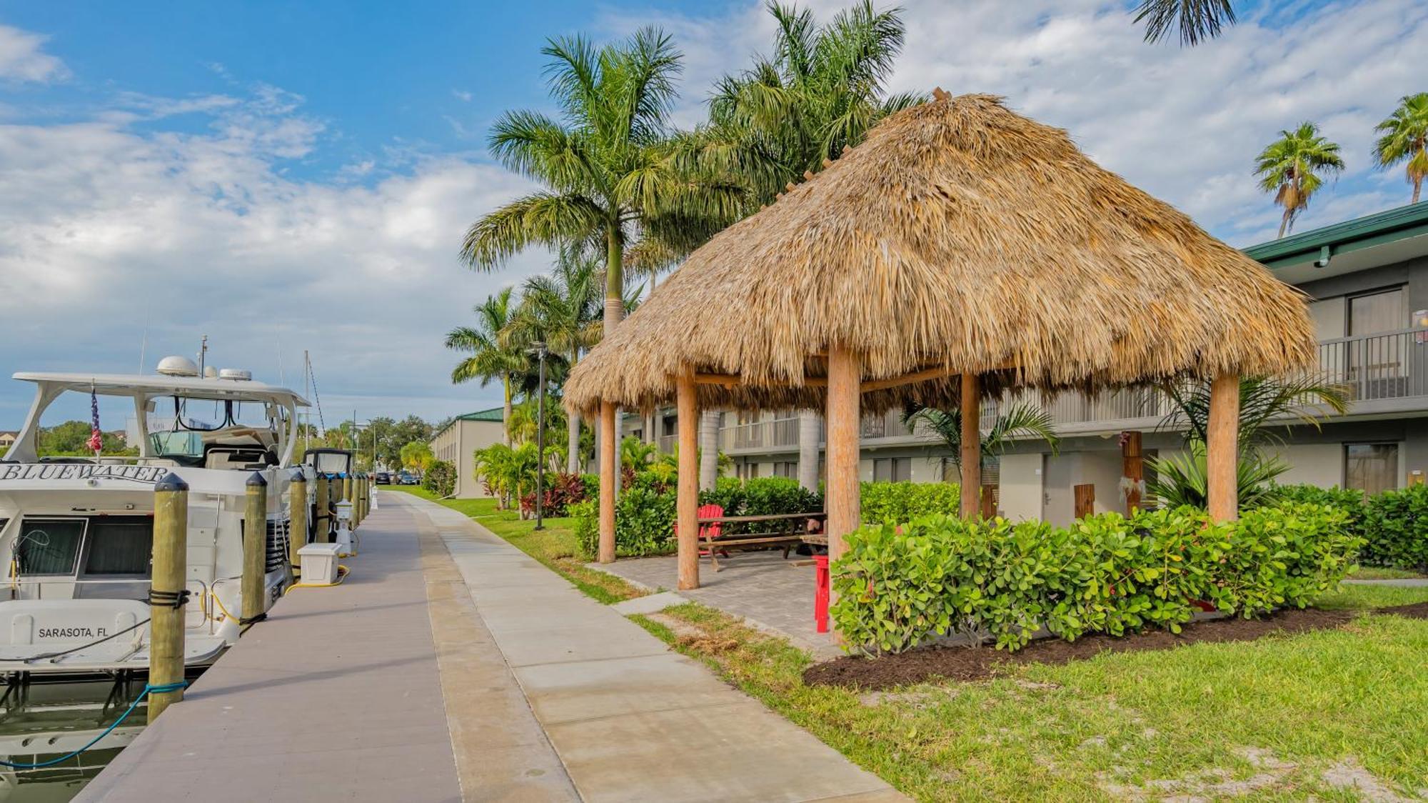 All-New Waterfront With Balcony,Pool,Tiki Bar,Gym Sarasota Exteriör bild