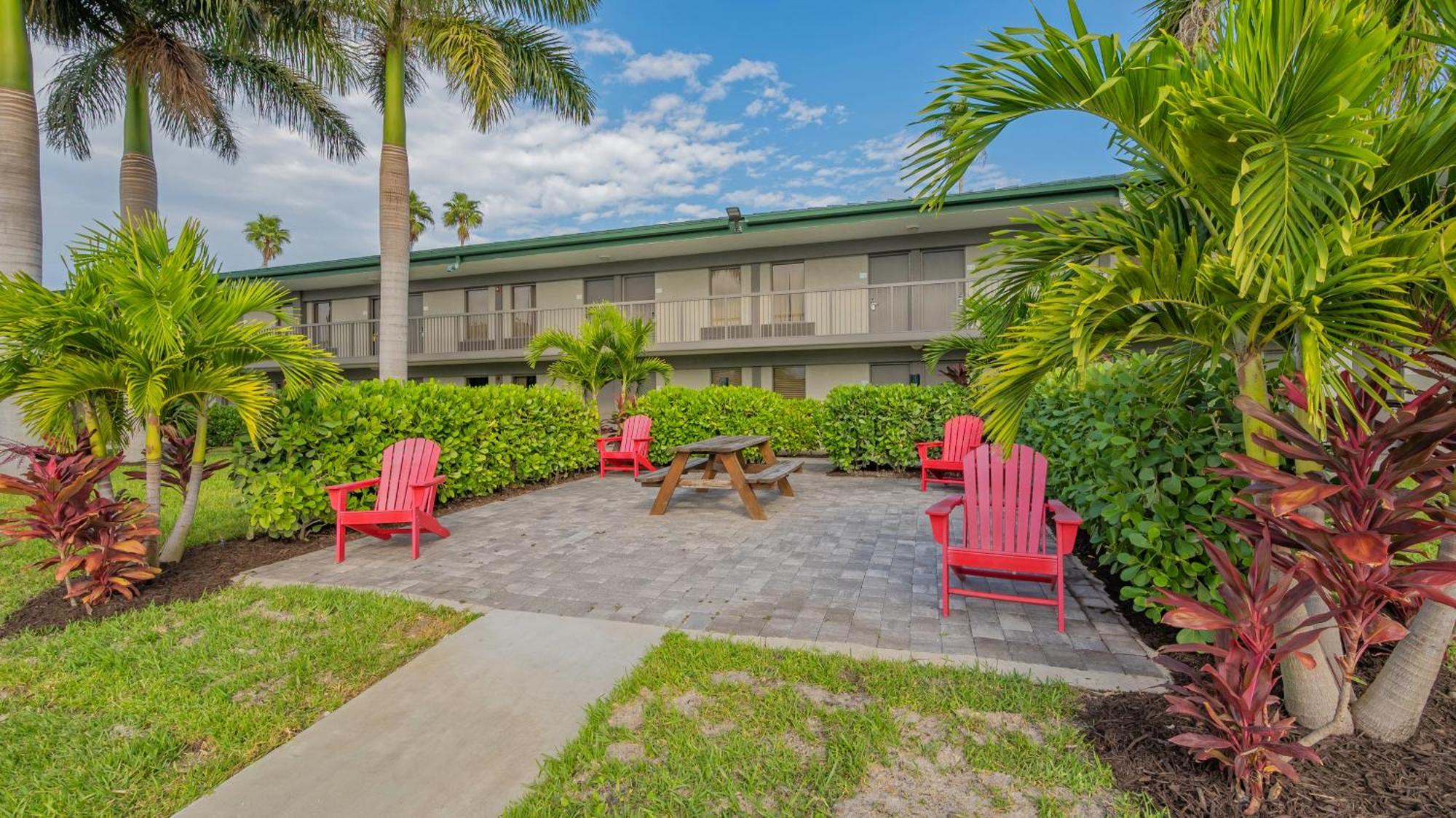 All-New Waterfront With Balcony,Pool,Tiki Bar,Gym Sarasota Exteriör bild
