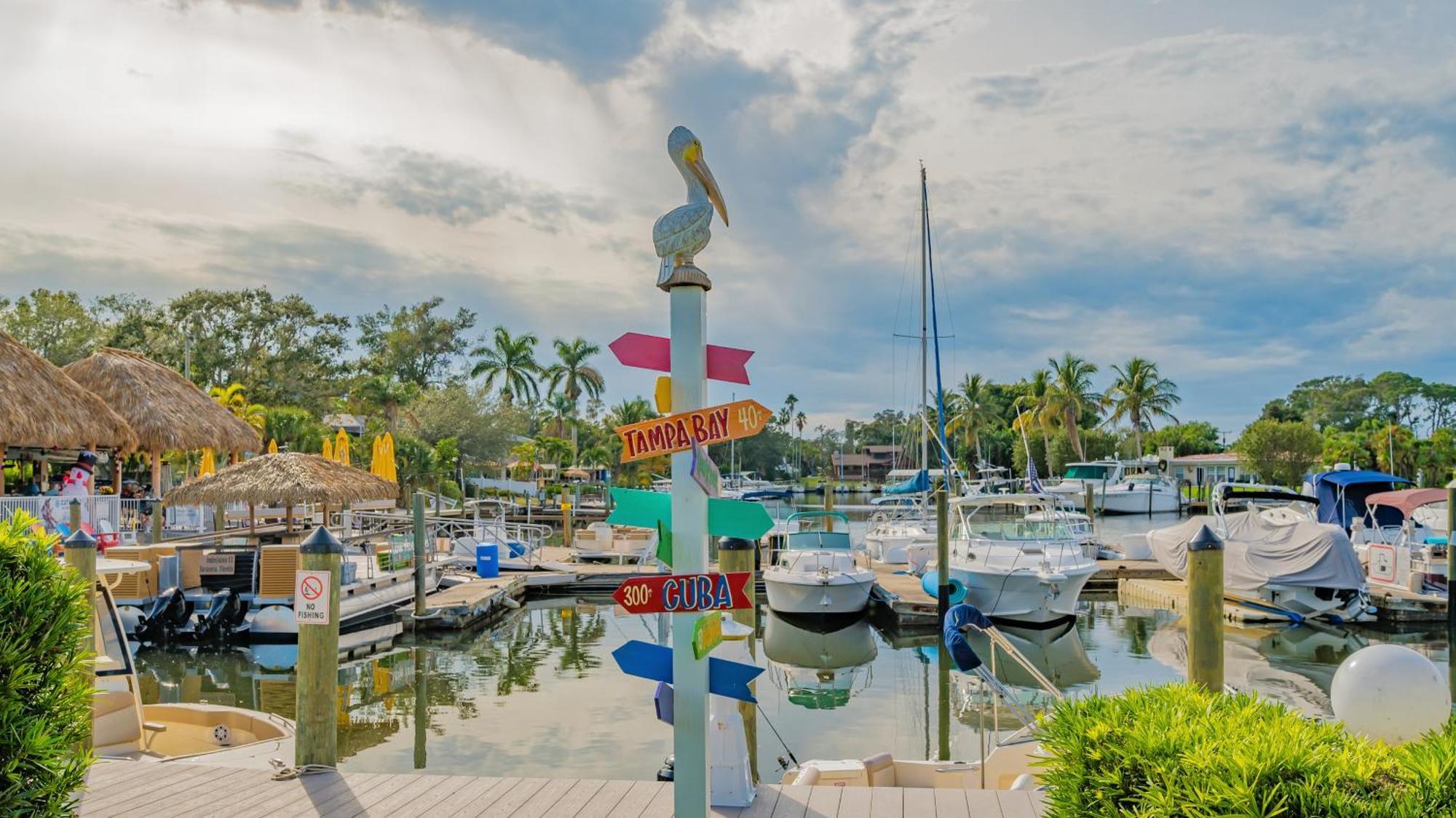 All-New Waterfront With Balcony,Pool,Tiki Bar,Gym Sarasota Exteriör bild