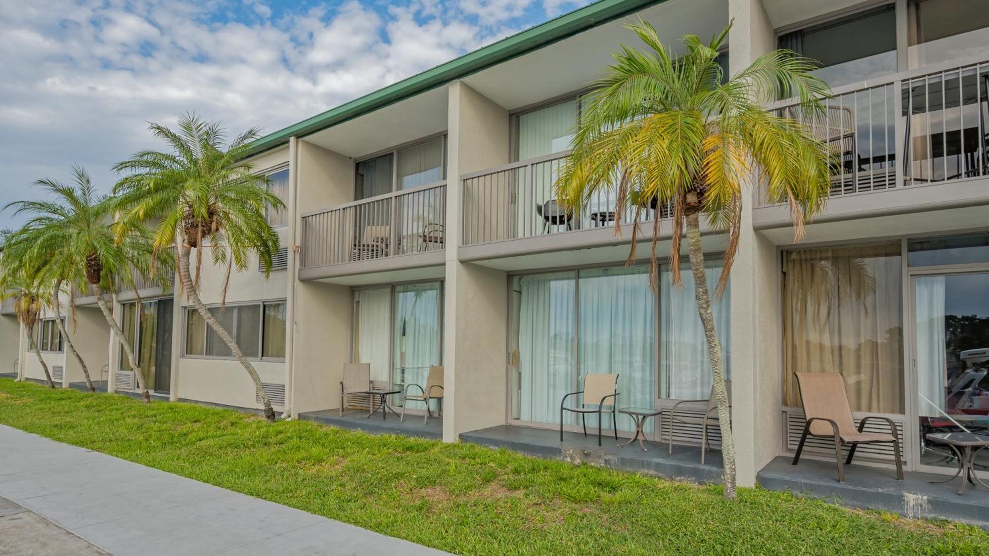 All-New Waterfront With Balcony,Pool,Tiki Bar,Gym Sarasota Exteriör bild
