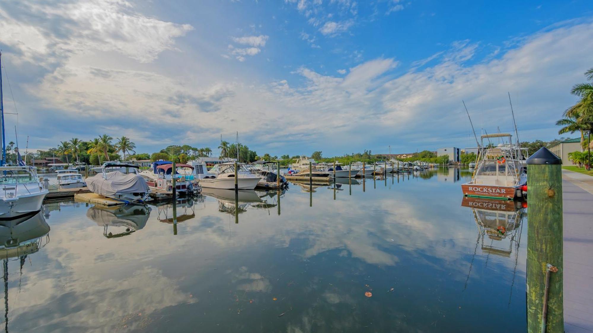 All-New Waterfront With Balcony,Pool,Tiki Bar,Gym Sarasota Exteriör bild
