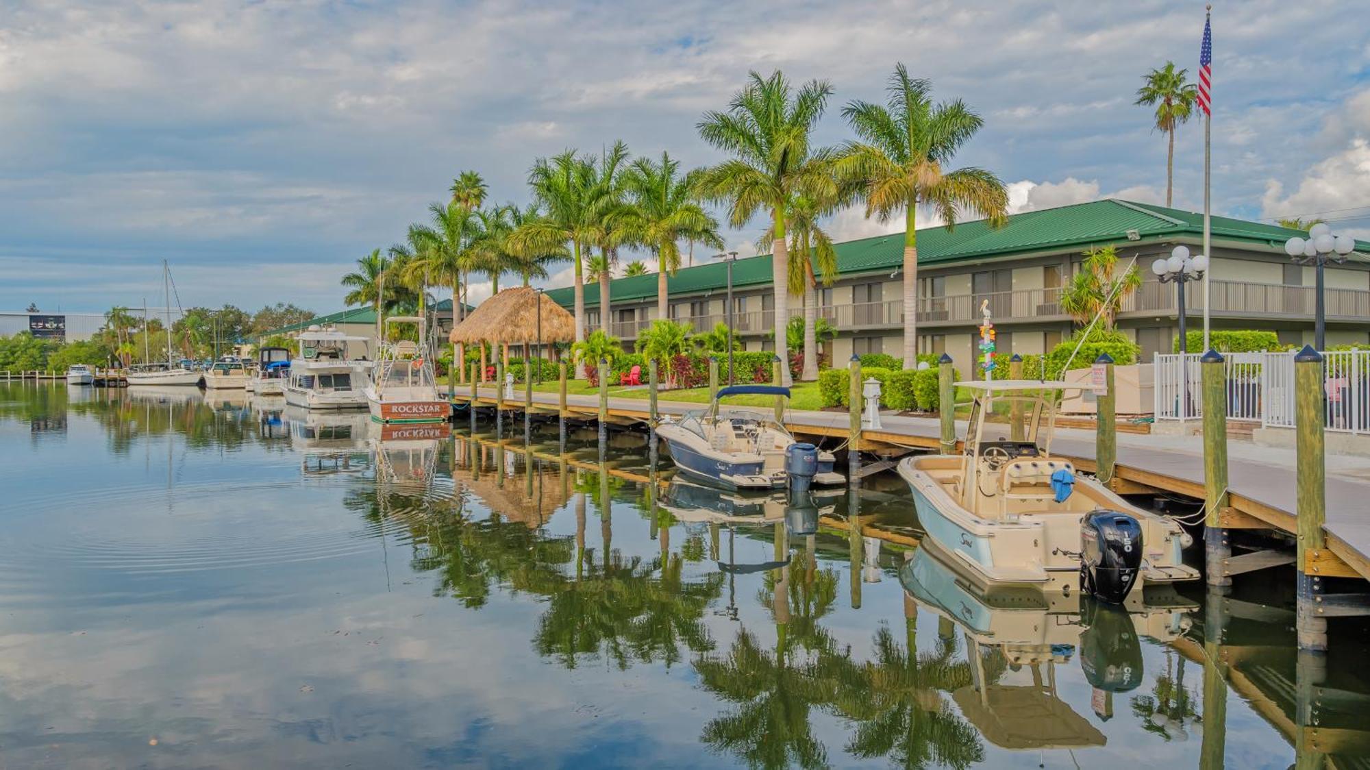 All-New Waterfront With Balcony,Pool,Tiki Bar,Gym Sarasota Exteriör bild