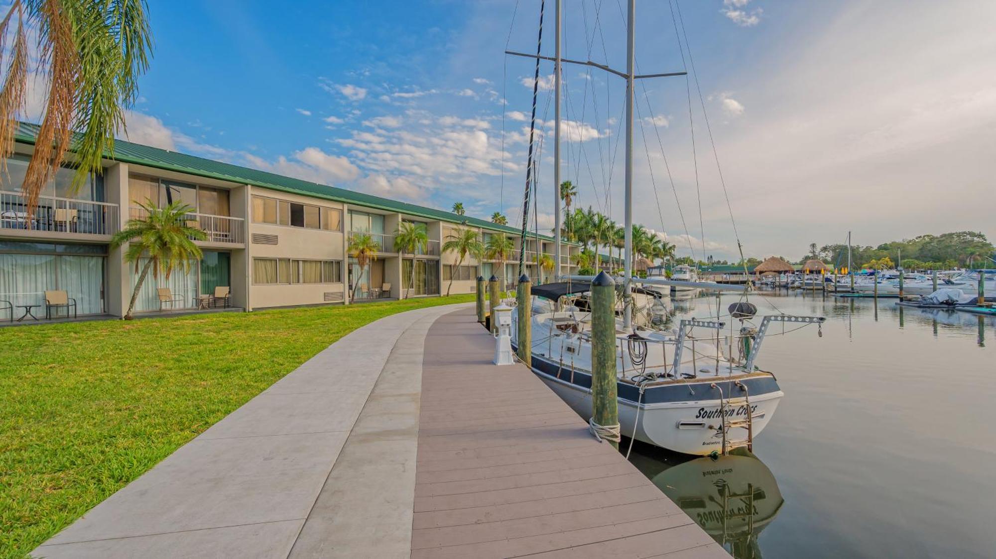 All-New Waterfront With Balcony,Pool,Tiki Bar,Gym Sarasota Exteriör bild