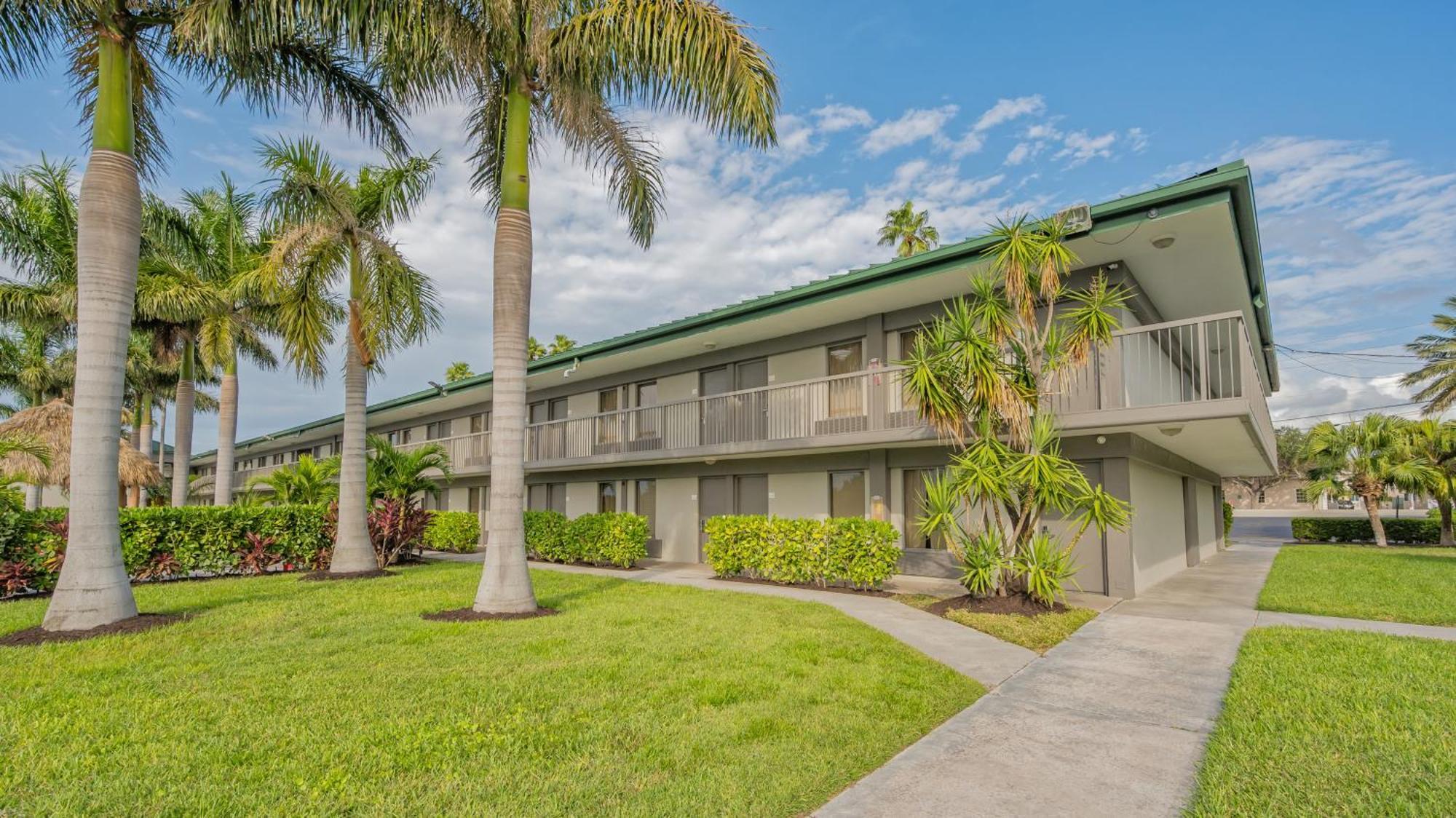 All-New Waterfront With Balcony,Pool,Tiki Bar,Gym Sarasota Exteriör bild