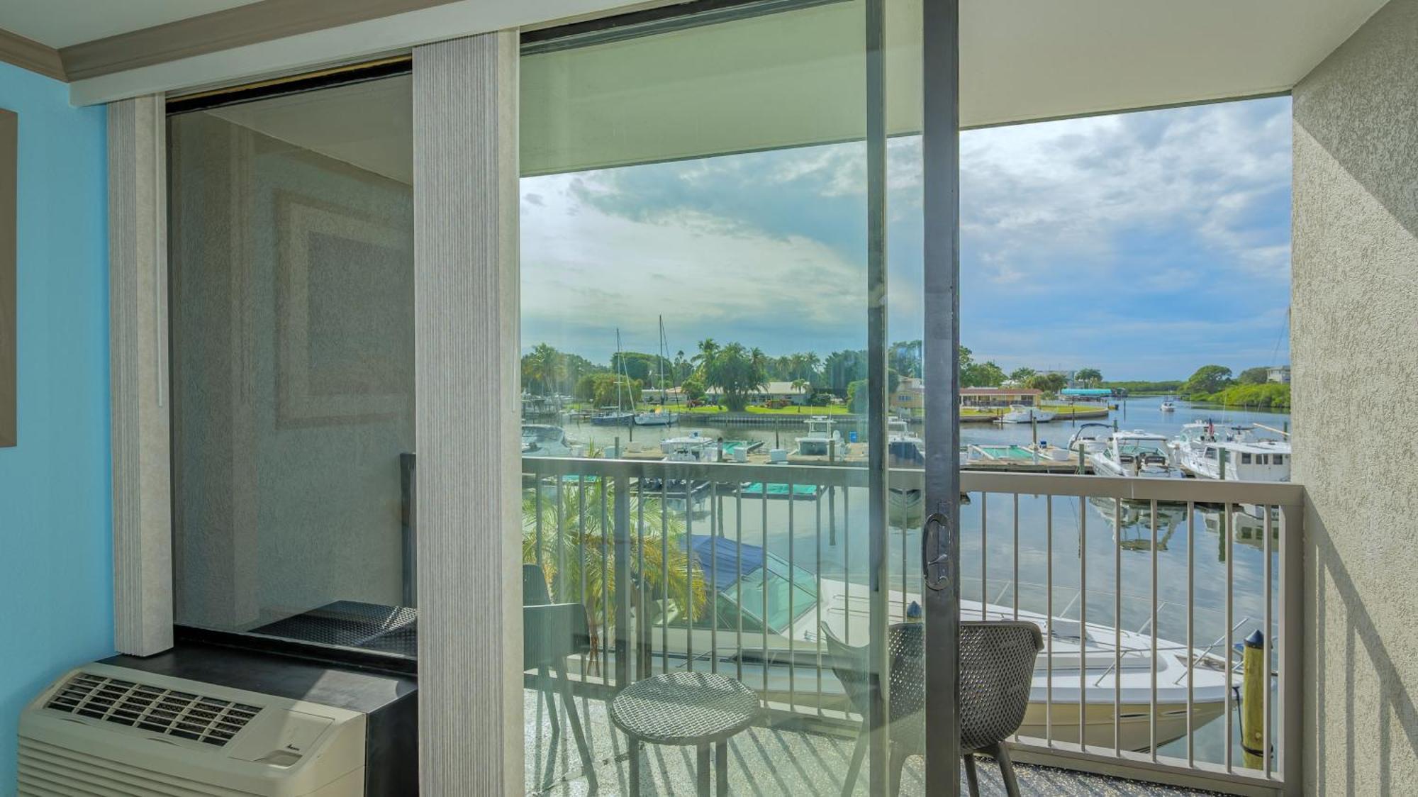 All-New Waterfront With Balcony,Pool,Tiki Bar,Gym Sarasota Exteriör bild