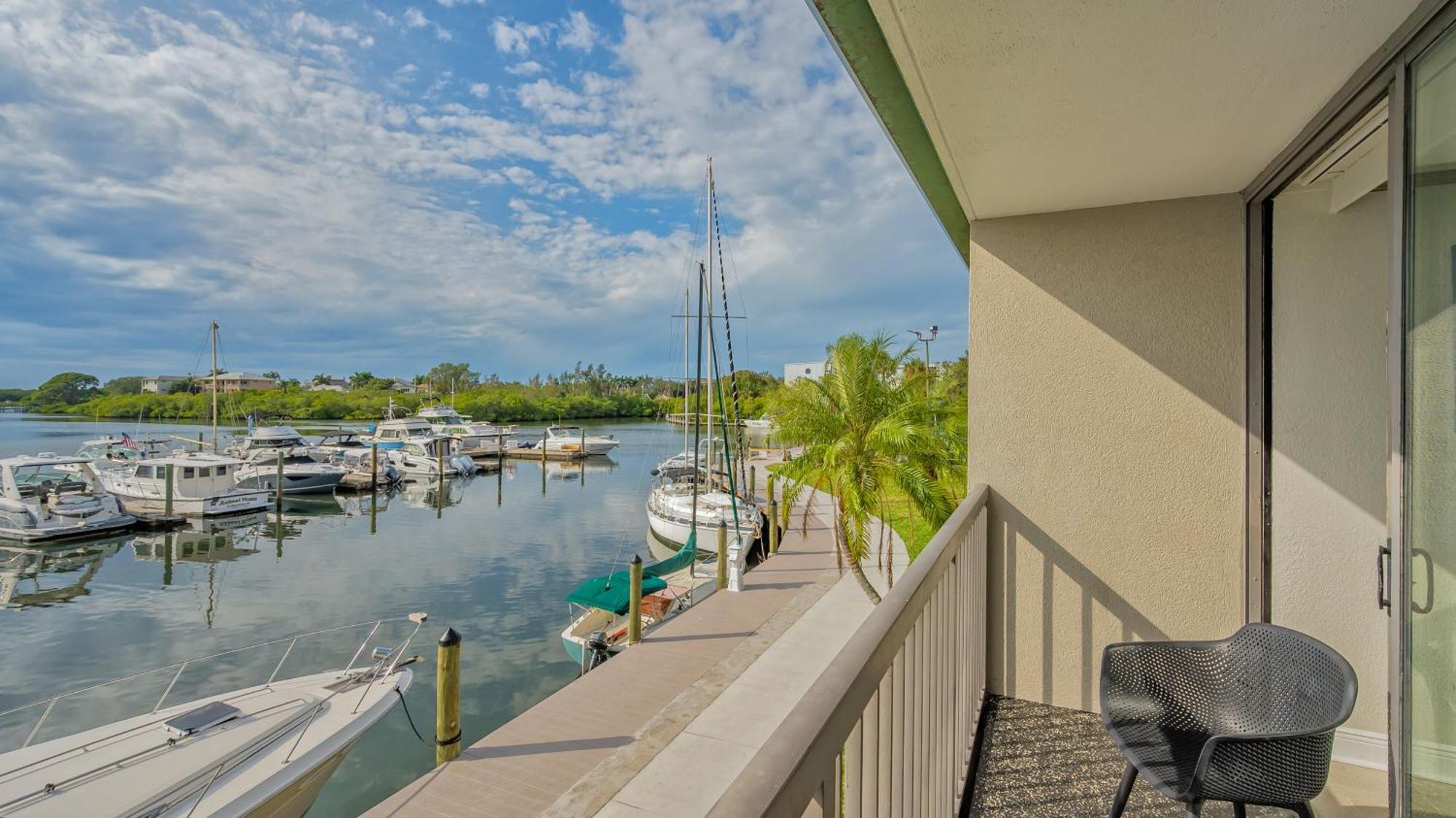 All-New Waterfront With Balcony,Pool,Tiki Bar,Gym Sarasota Exteriör bild