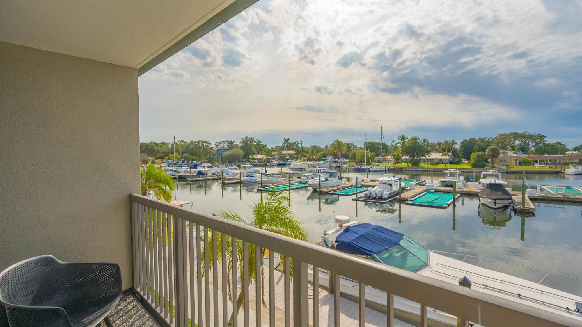 All-New Waterfront With Balcony,Pool,Tiki Bar,Gym Sarasota Exteriör bild